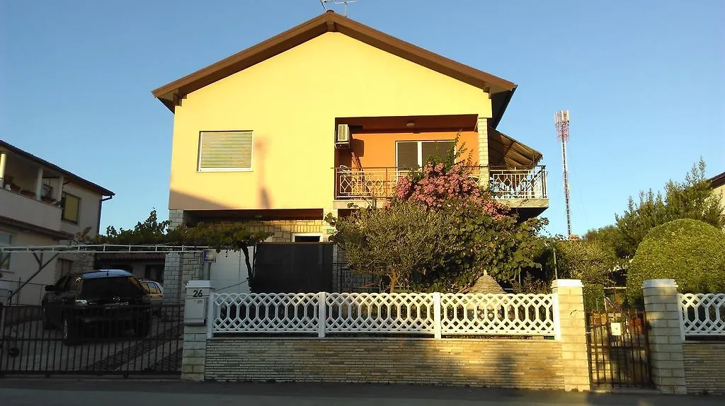 Apartment Cinzia Pula 0*,