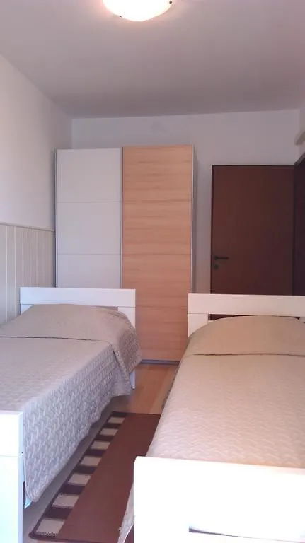 Apartment Cinzia Пула 0*,