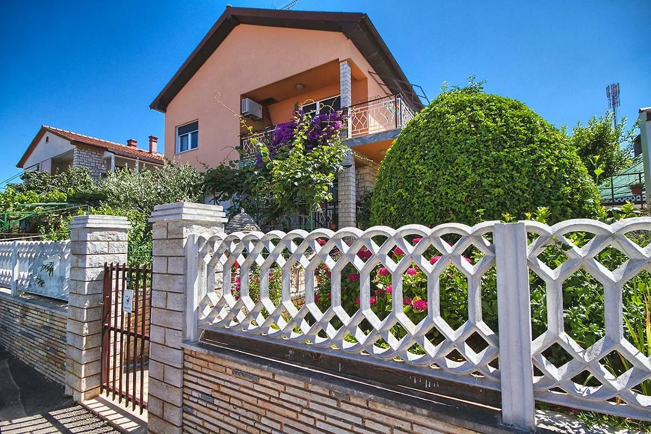 Apartment Cinzia Пула